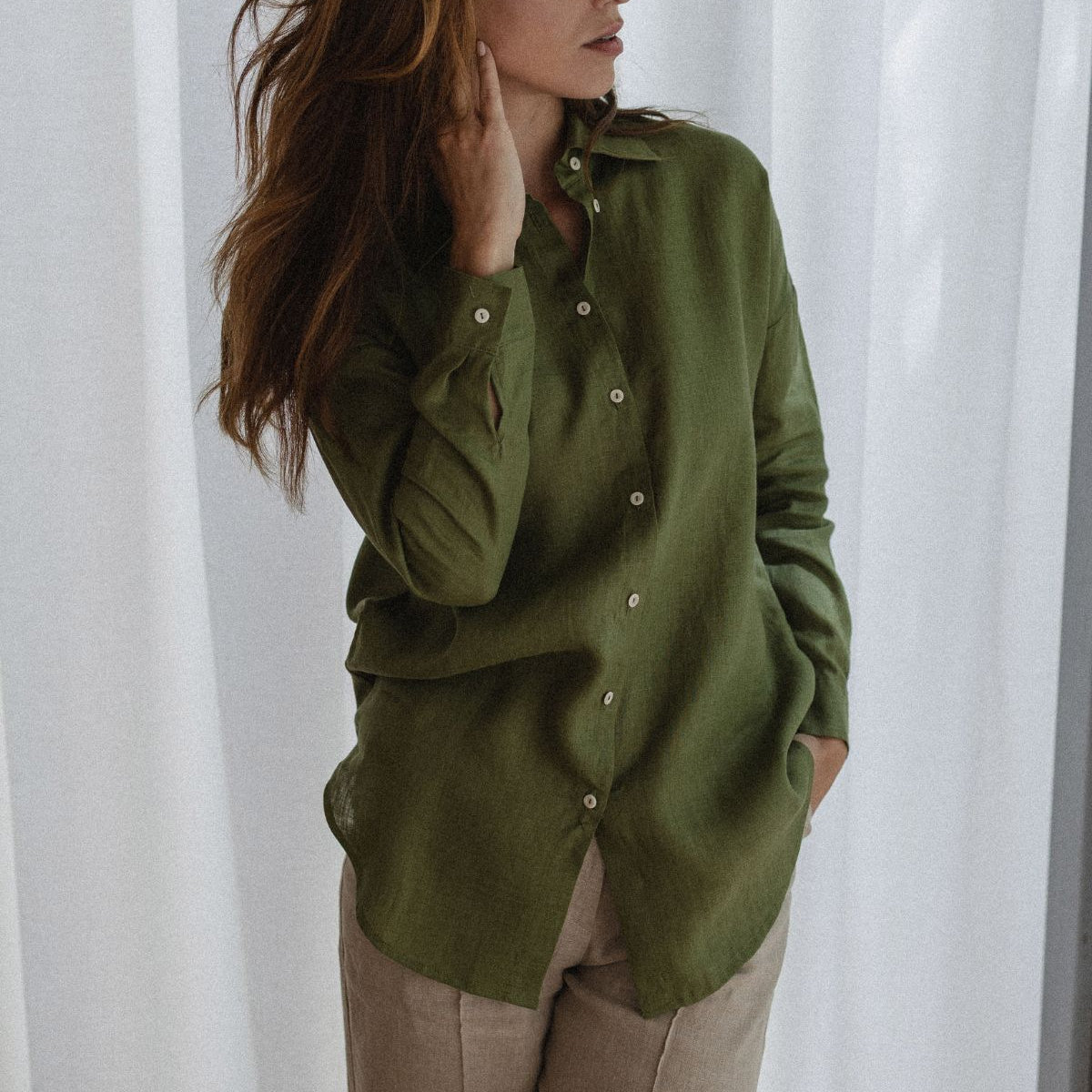 Dámská lněná košile s límečkem - loose fit