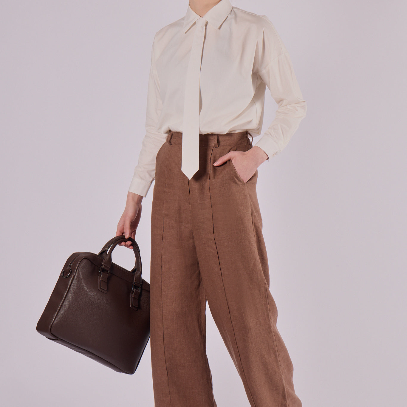 Women's organic cotton shirt with loose fit collar