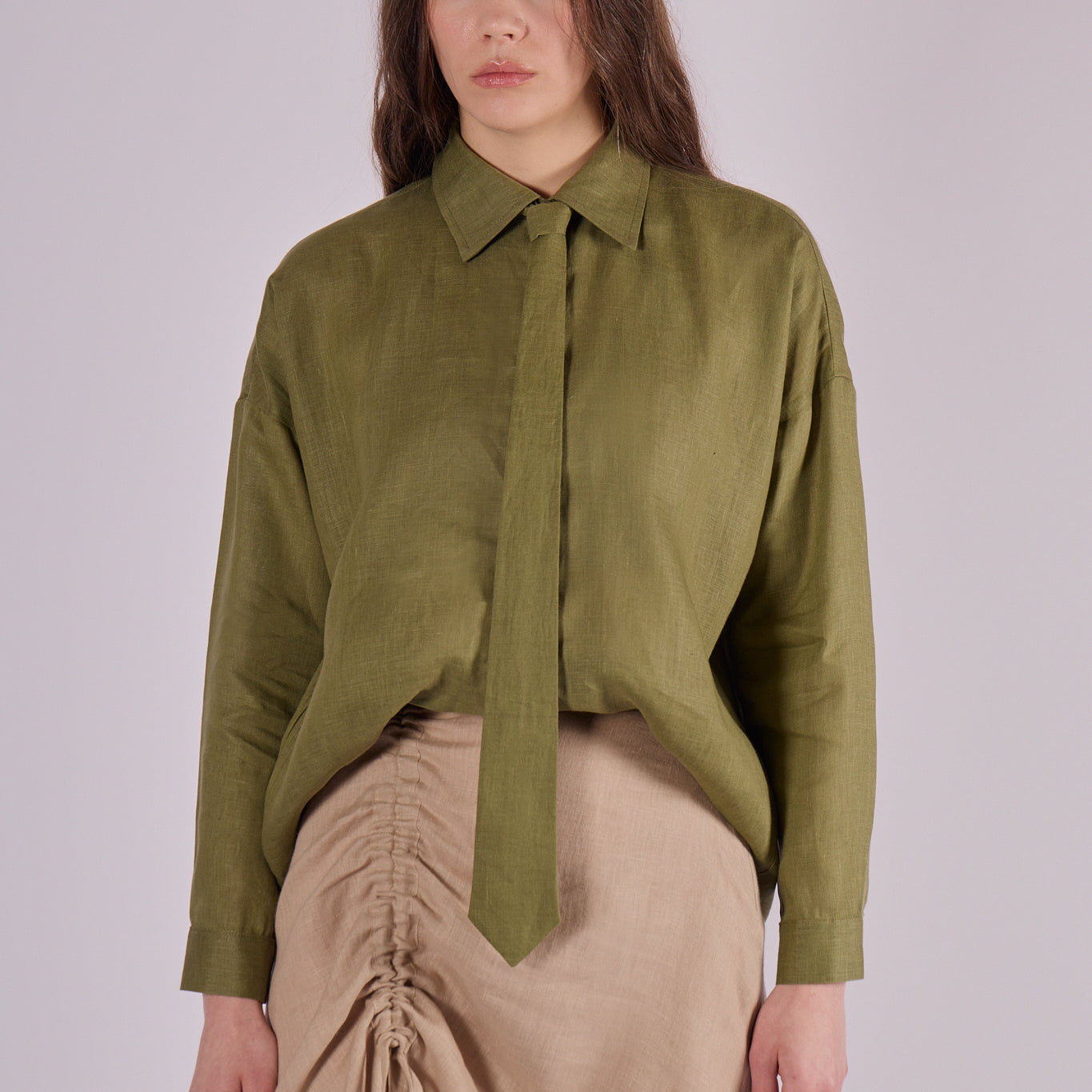 Women's loose fit linen shirt with collar