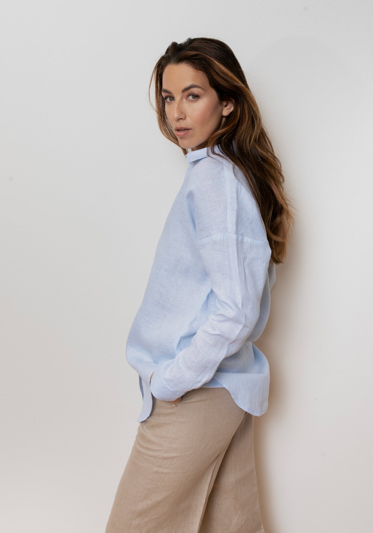 Outfit by Nikola | Linen wide leg pants & Shirt with collar Light blue