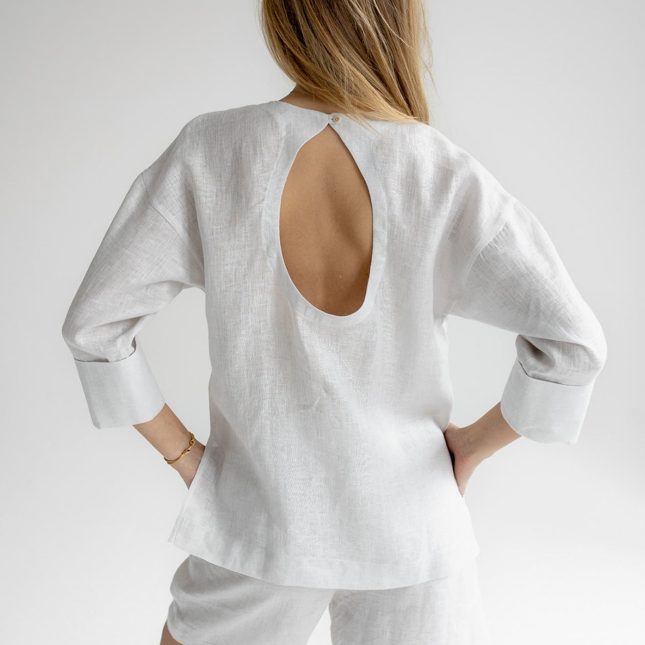 Women's linen top open back - regular fit