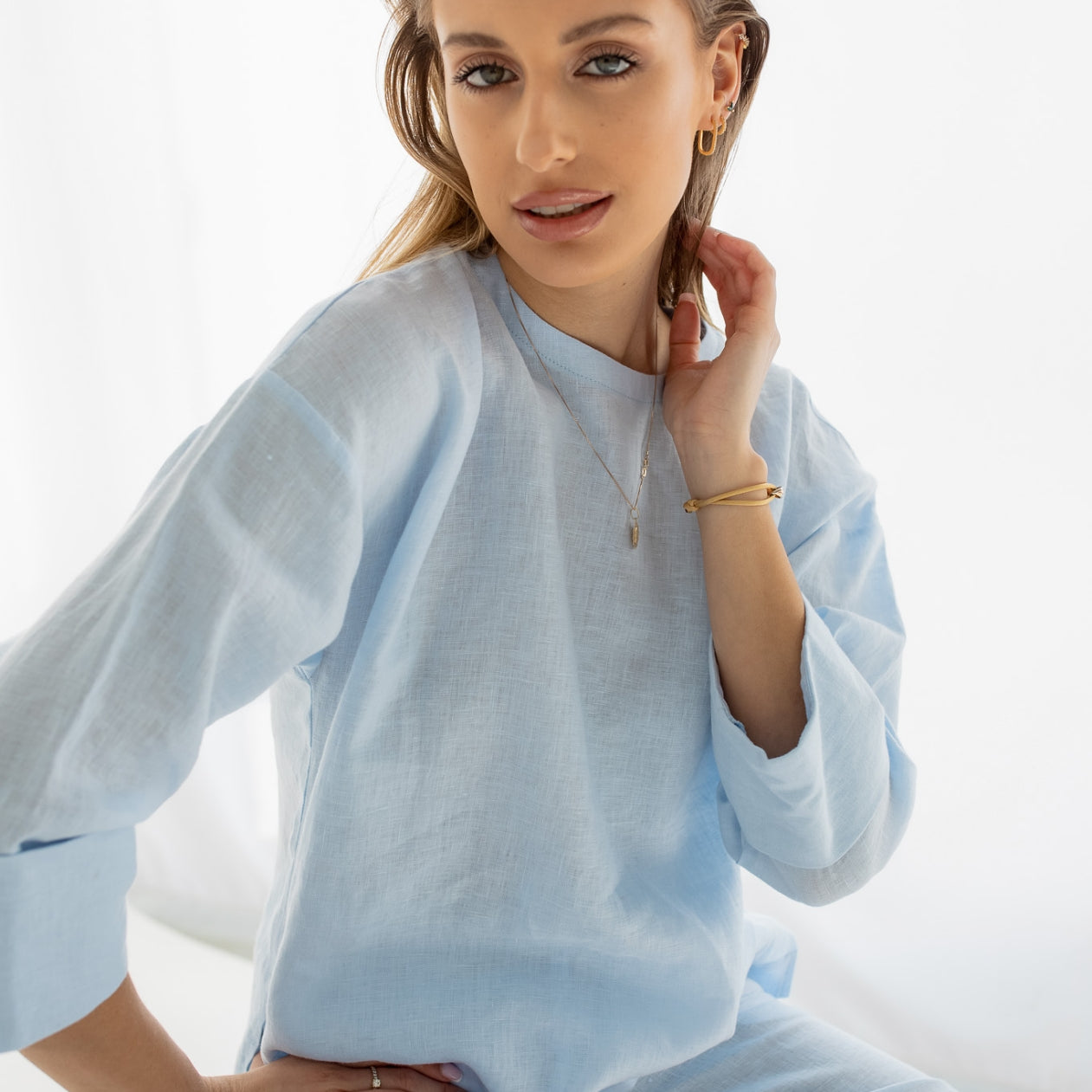 Women's linen top open back - regular fit