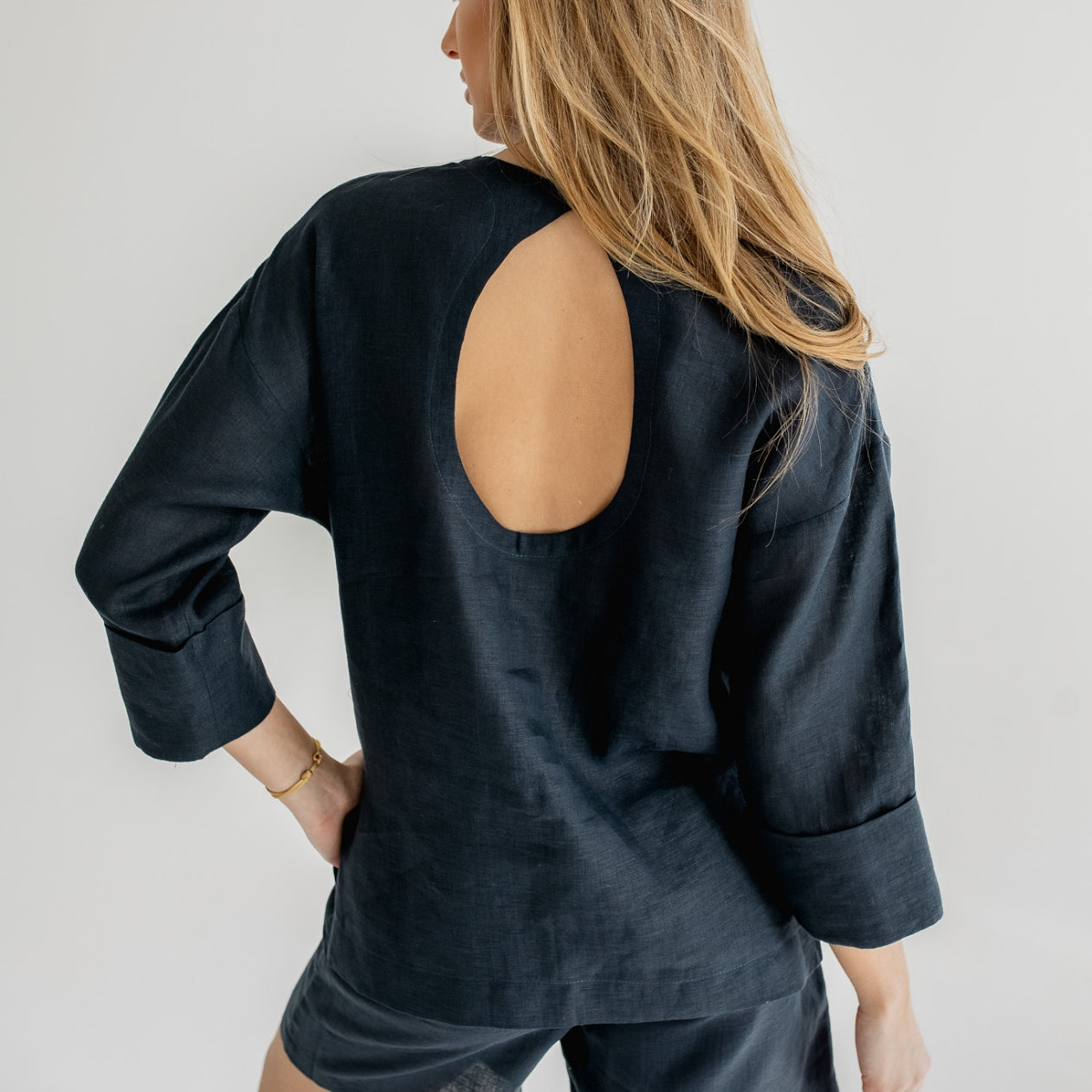 Women's linen top open back - regular fit