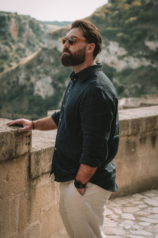 Outfit by Tomáš | Linen shirt with collar Deep blue