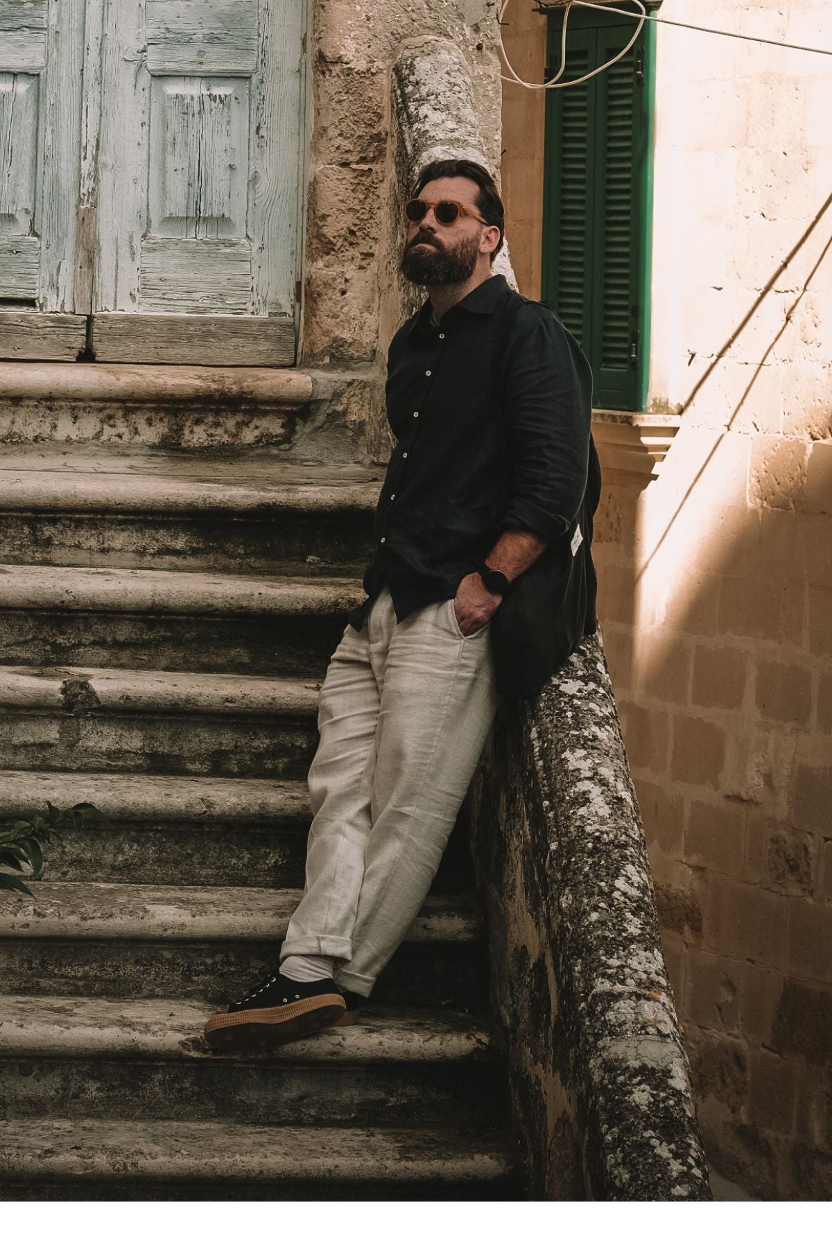 Outfit by Tomáš | Linen shirt with collar Deep blue