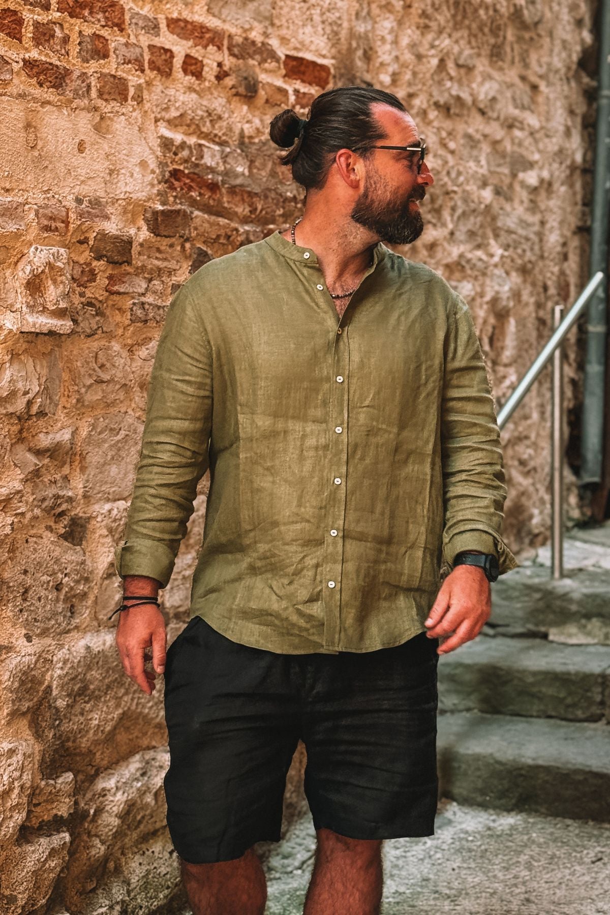 Outfit by Tomáš | Linen shirt Moss green & Shorts Black