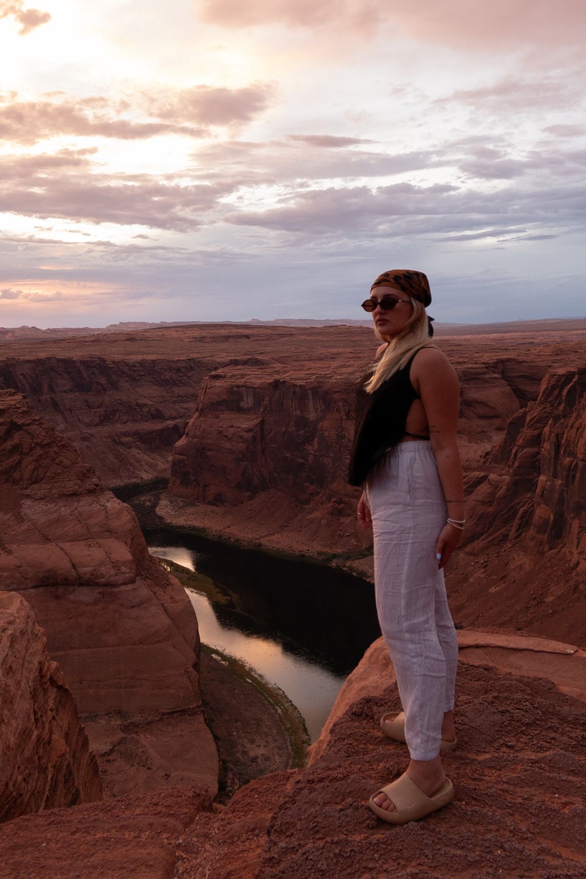 Outfit by Aneta Kalivodová | Pearl gray linen pants