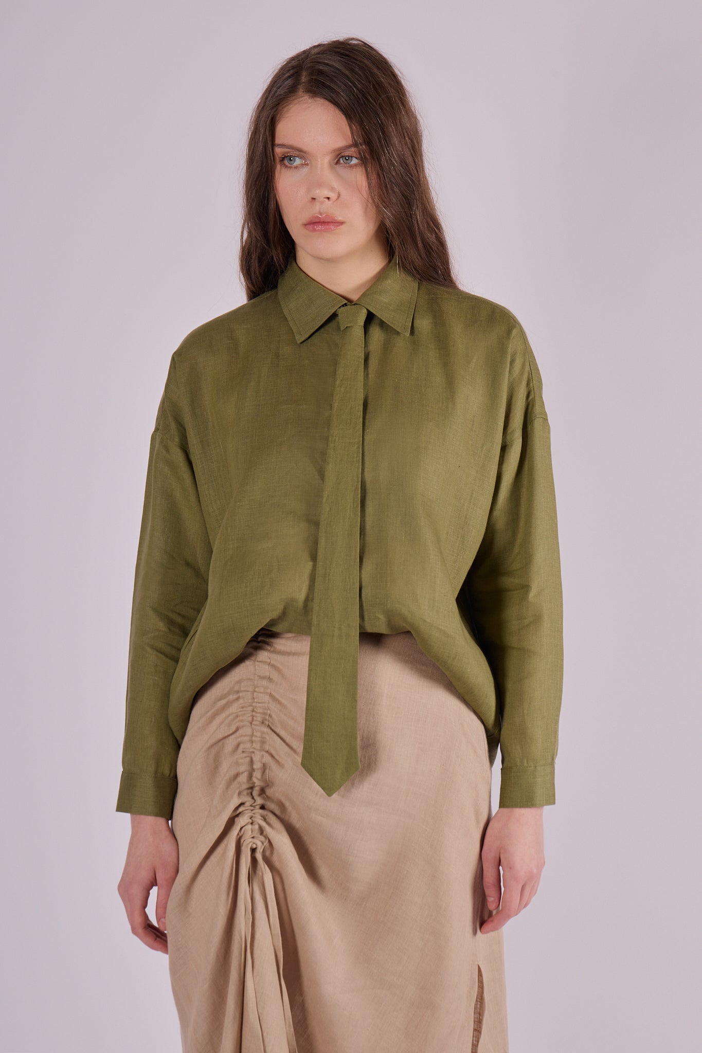 Women's loose fit linen shirt with collar