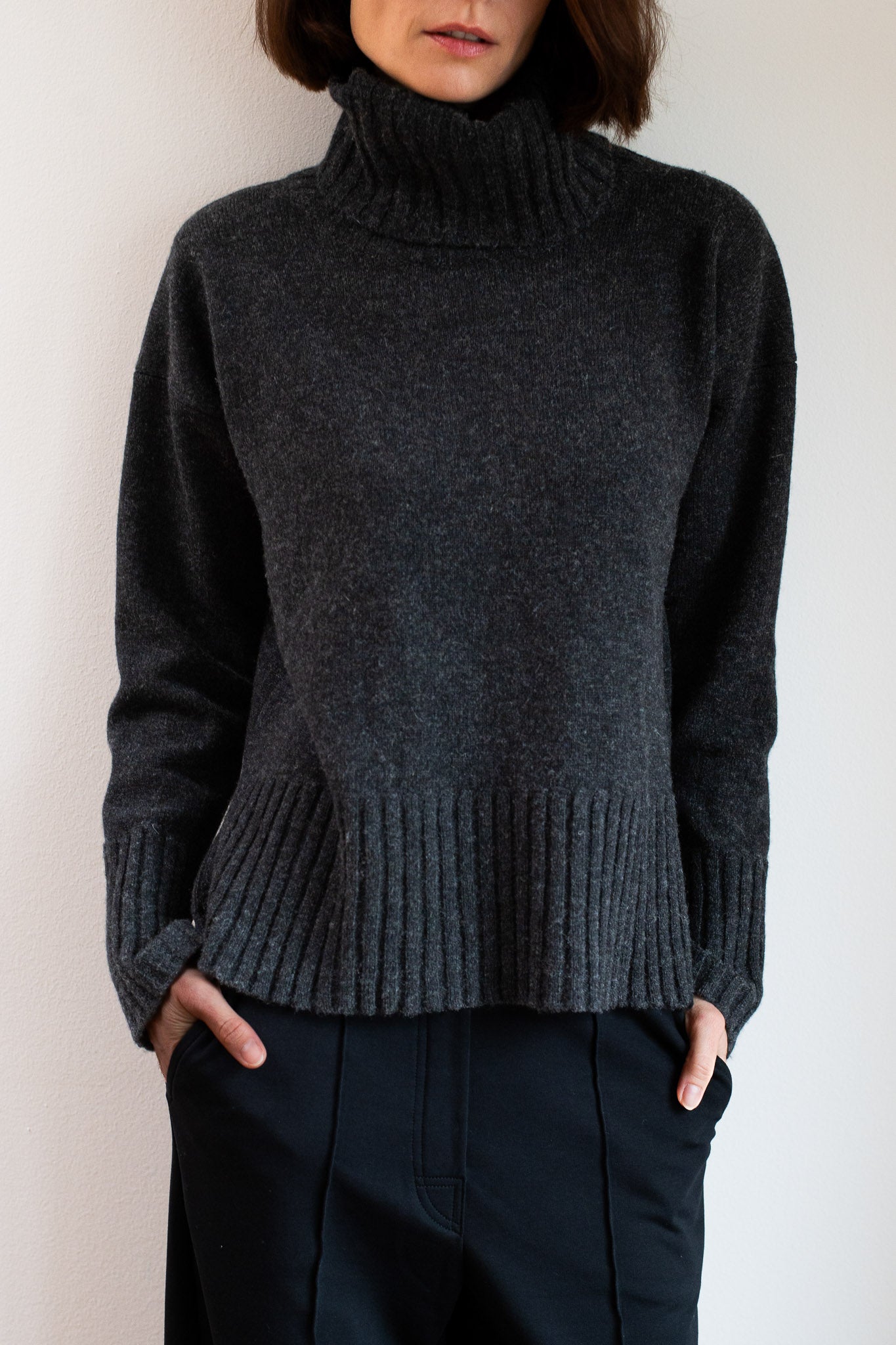 Dámský vlněný svetr high neck Loose fit - Dark gray