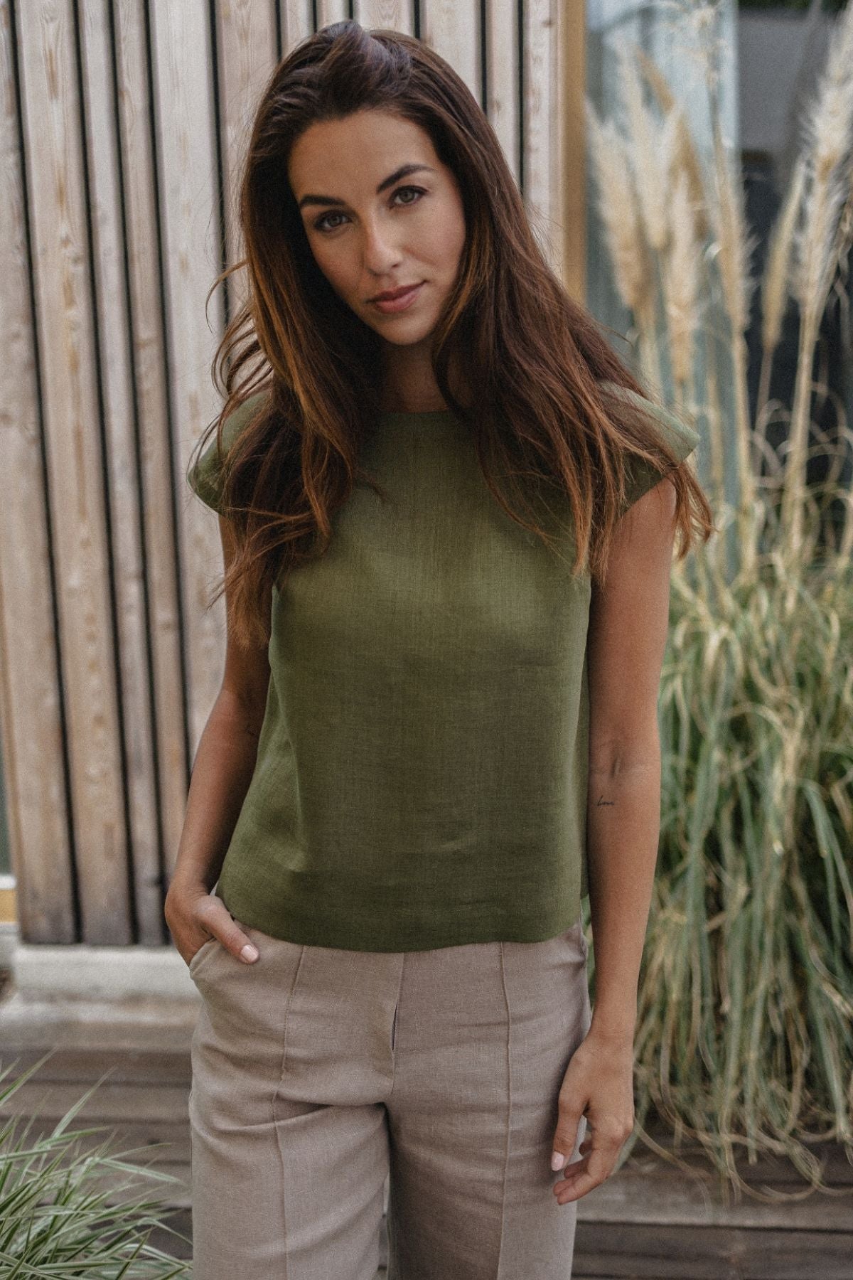 Outfit by Nikola | Linen wide leg pants & Linen T-shirt Moss green